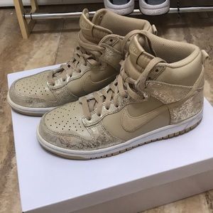 👟Nike👟 Women’s Dunks Metallic Sneakers